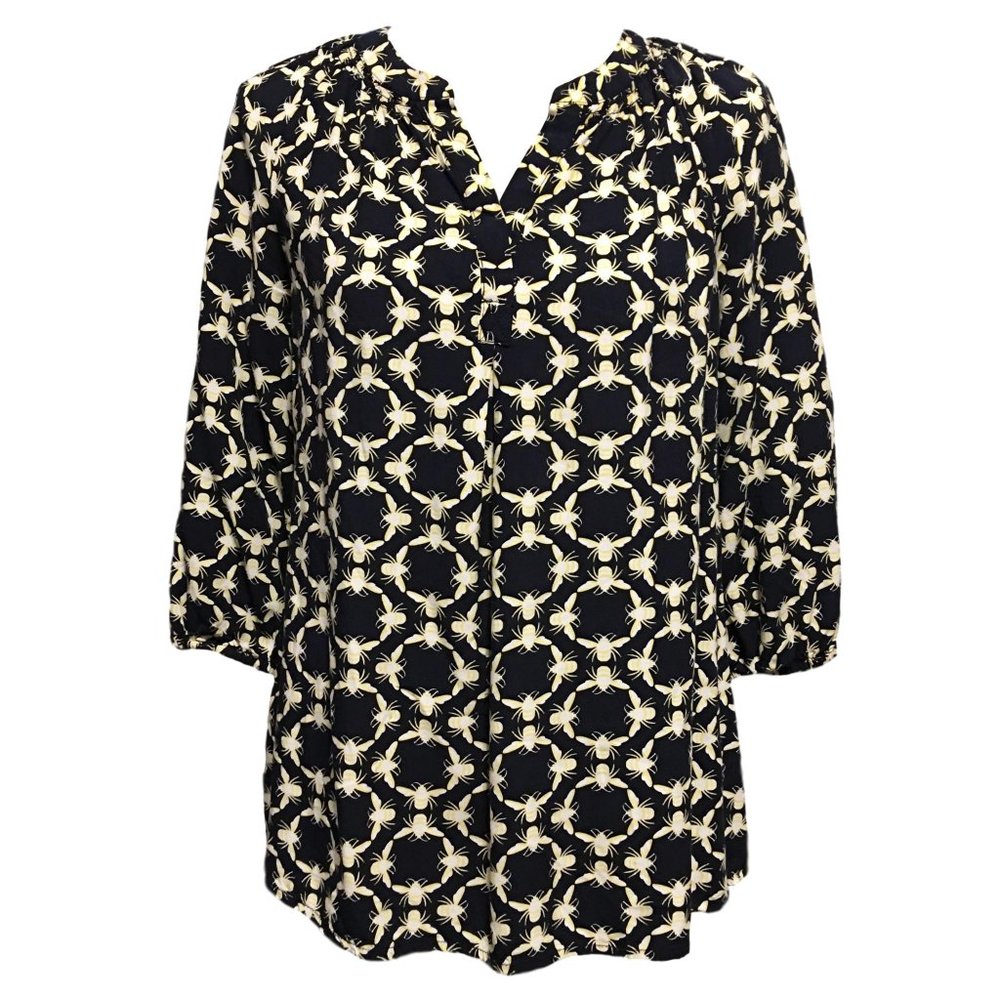Crown & Ivy Navy Top with Cute Bee Print!  Medium